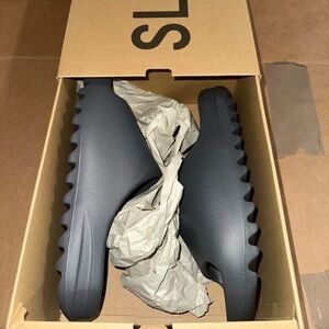 Adidas Yeezy Slide Size 8 mens